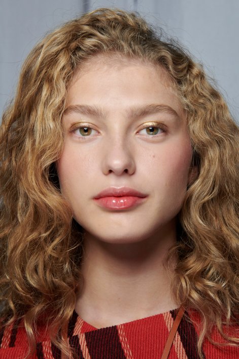 makijaż-wieczorowy-z-połyskiem-Ulla Johnson bbt S23 044