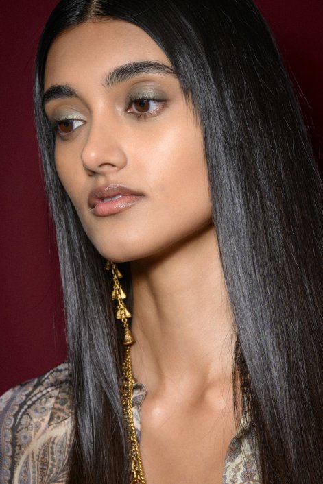 makijaż-wieczorowy-z-połyskiem-Zimmermann bks F25 005