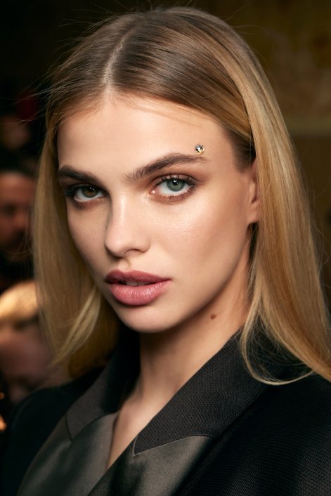 makijaż-wieczorowy-z-połyskiem-Mabille HC bbt F22 034