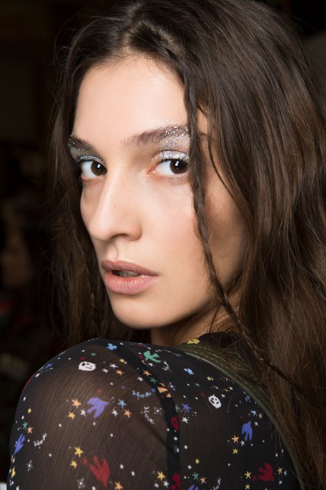 makijaż-wieczorowy-z-połyskiem-Stella Jean bbt S18 008