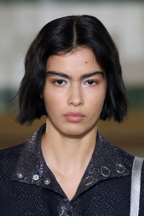 makijaż-wieczorowy-z-połyskiem-Victoria Tomas clp F23 013