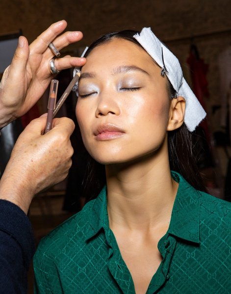 makijaż-wieczorowy-z-połyskiem-Hui ham S22 005