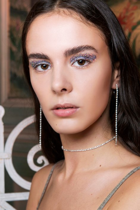 makijaż-wieczorowy-z-połyskiem-Jour Ne bbt S18 010