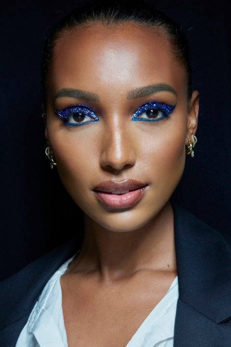 makijaż-wieczorowy-z-połyskiem-Laquan Smith bbt S22 009