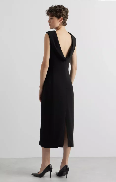 VBYVONNE0S5BK4VW5028_MODEL_3