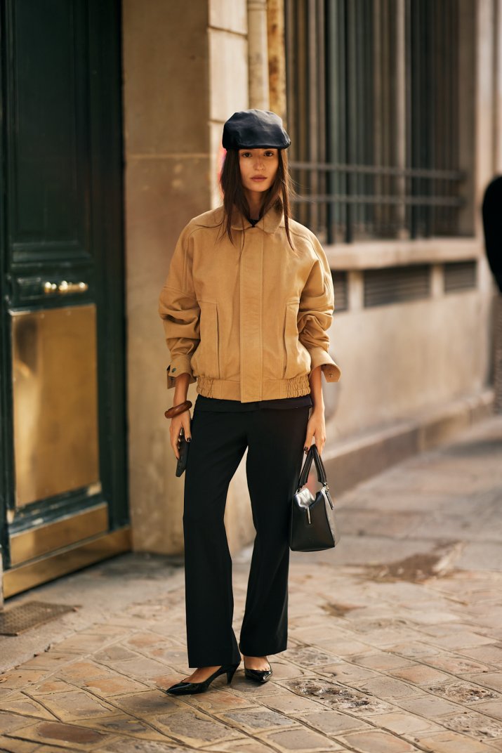 Modna alternatywa dla czapki. Ikony stylu wracają do nakrycia w stylu retro