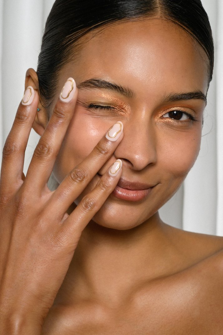 45 inspiracji na elegancki świąteczny manicure dla minimalistek