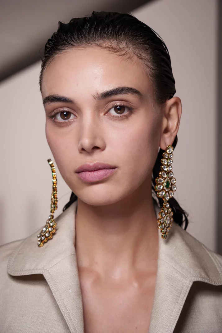 Różne odcienie chocolate make-up. Makijaż oka, który dodaje spojrzeniu ciepła i głębi