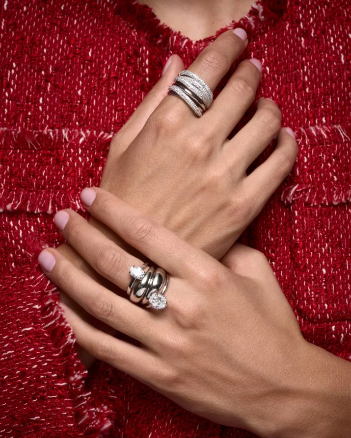 Złoto, srebro czy kolorowe kamienie? Razem z YES dobieramy biżuterię do świątecznych stylizacji