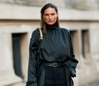 Czerń nie musi być przewidywalna. 51 niebanalnych sposobów Francuzek na&nbsp;kolor, który pozostaje synonimem elegancji