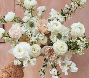 Kolor roku 2026 wnbsp;eleganckich kwiatowych aranżacjach