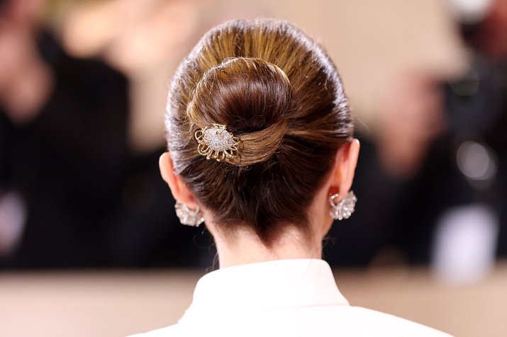 Emily Blunt fryzura Złotr Globy