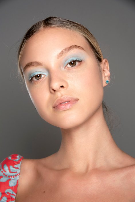 cool-toned-makeup-modny-makijaż-zima-2026-Alice Olivia bbt S20 011