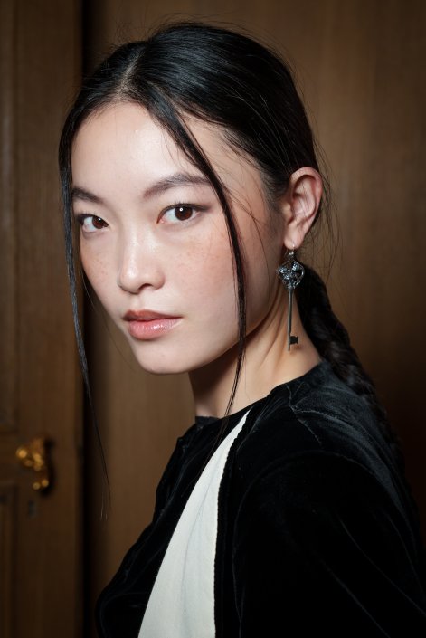 cool-toned-makeup-modny-makijaż-zima-2026-Enfants Deprimes bks S26 001