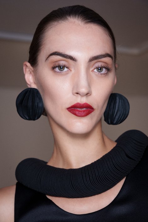 cool-toned-makeup-modny-makijaż-zima-2026-Chocheng HC bks F25 003