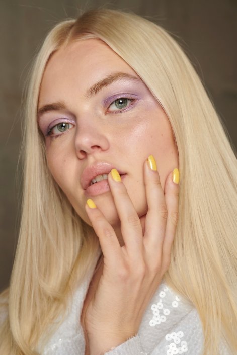 cool-toned-makeup-modny-makijaż-zima-2026-Genny bbt S23 091