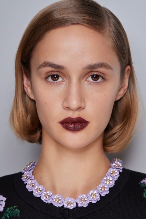 cool-toned-makeup-modny-makijaż-zima-2026-Herrera bks S24 033