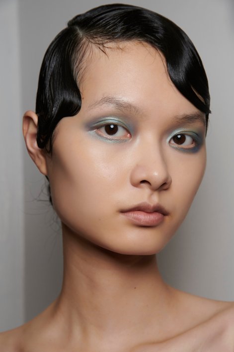 cool-toned-makeup-modny-makijaż-zima-2026-Richard Quinn bks F23 036