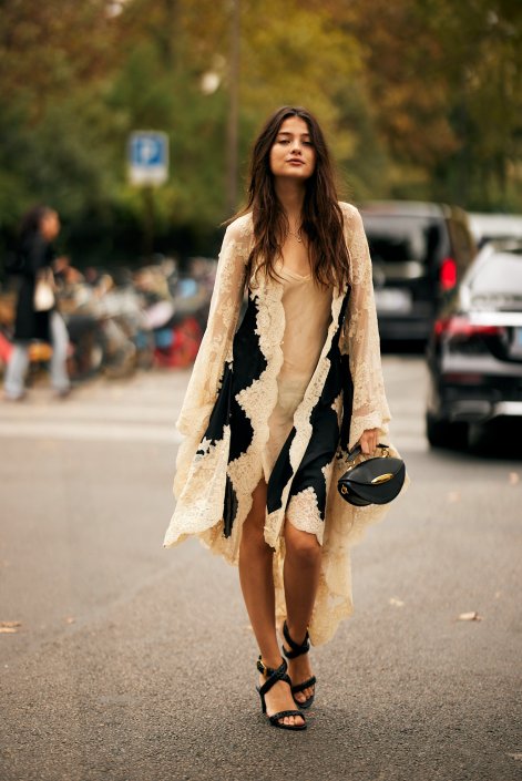 koronka-laced-up-trendy-moda-2026-Paris str S26 2793