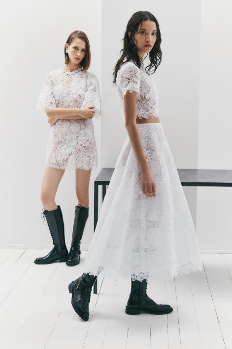 koronka-laced-up-trendy-moda-2026-Herrera PreFall PO F26 030