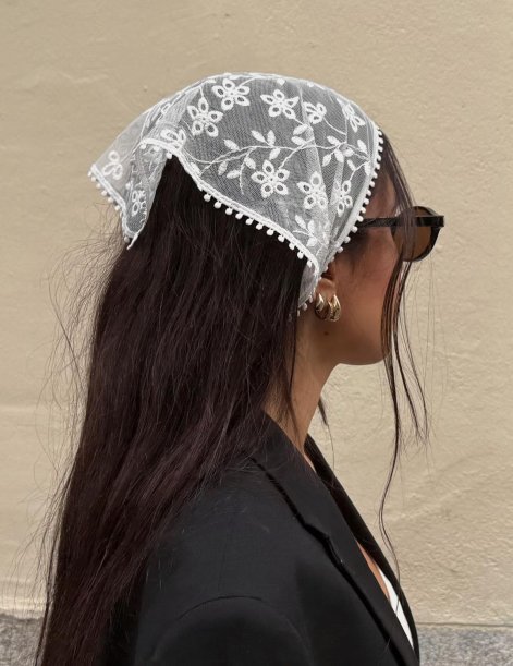 koronka-laced-up-trendy-moda-2026-3