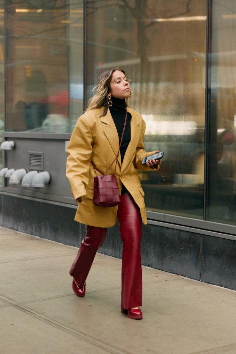 modne-stylizacje-z-marynarką-2026-New York str F25 0754