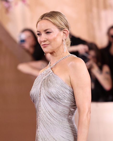 Kate Hudson fryzura Złote Globy