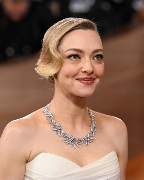Amanda Seyfried fryzura Złote Globy