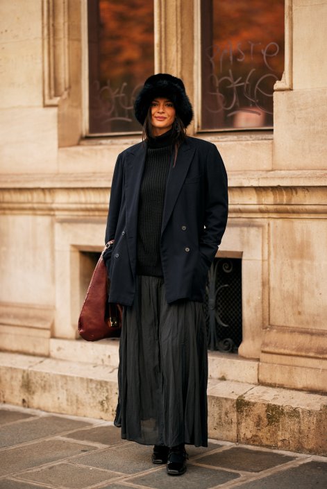 modne-stylizacje-ze-swetrem-na-zimę-2026-trendy-39