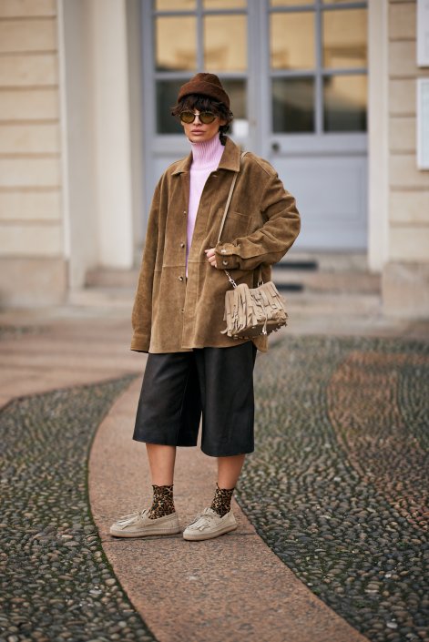 modne-stylizacje-ze-swetrem-na-zimę-2026-trendy-10