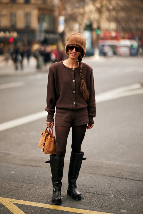 modne-stylizacje-ze-swetrem-na-zimę-2026-trendy-29