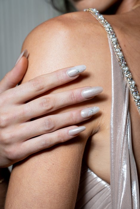 modne-kolory-paznokci-2026