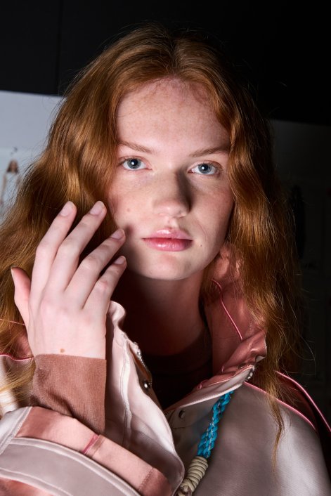 modne-kolory-paznokci-2026