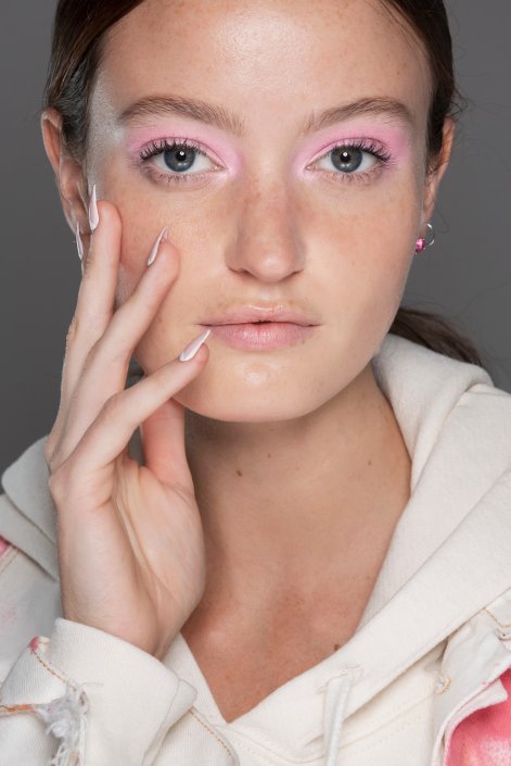 makijaż-w-wersji-soft-inspiracje-Alice Olivia emn S20 010