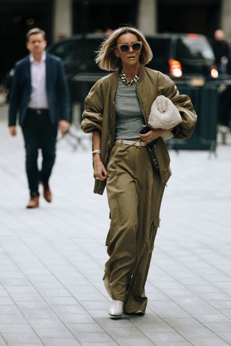 khaki-coded-trend-2026-modne-stylizacje-London str F24 0199
