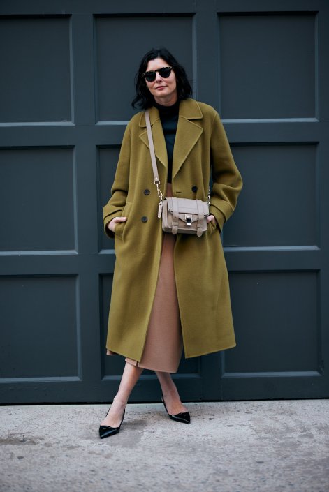 khaki-coded-trend-2026-modne-stylizacje-New York str F25 0658