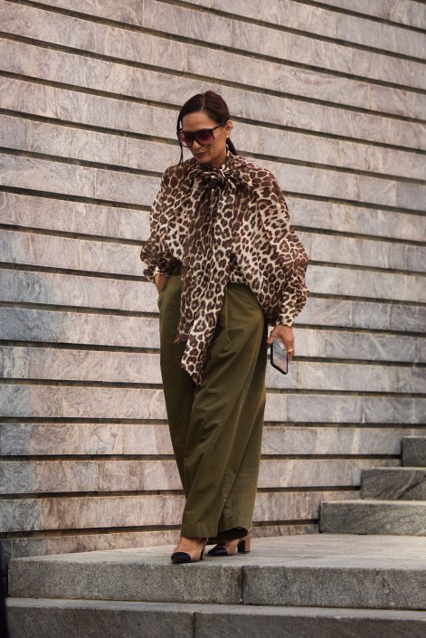 khaki-coded-trend-2026-modne-stylizacje-New York str S25 0970