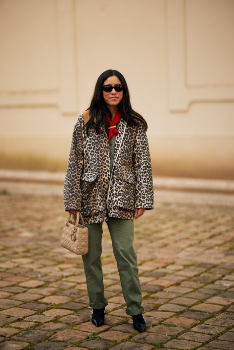 khaki-coded-trend-2026-modne-stylizacje-Paris str F25 0401