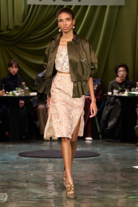 khaki-coded-trend-2026-Hui S26 028