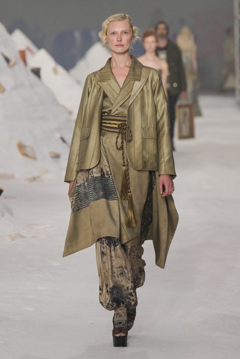 harem-pants-trendy-moda-wiosna-lato-2026-Antonio Marras S26 057