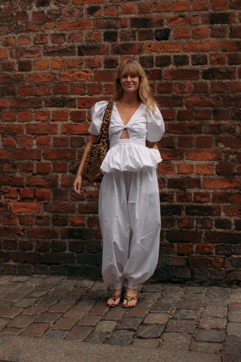 harem-pants-trendy-moda-wiosna-lato-2026-stylizacje-Copenhagen str S26 0048