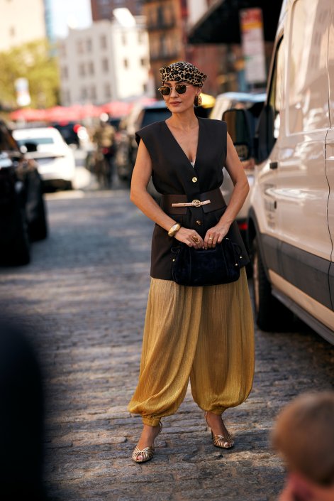 harem-pants-trendy-moda-wiosna-lato-2026-stylizacje-New York str S26 0846