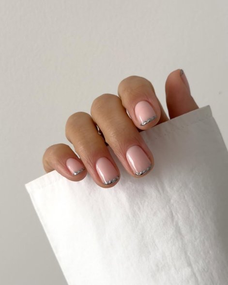 elegancki-manicure-z-delikatnym-zdobieniem-wiosna-lato-2026-inspiracje-23