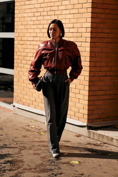 bomber-jacket-trendy-wiosna-lato-2026-jak-nosić-stylizacje-Paris str S26 1751