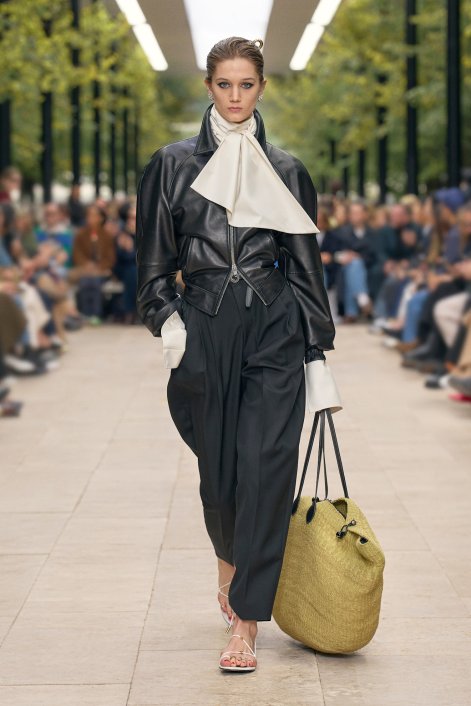 bomber-jacket-trendy-wiosna-lato-2025-Celine PO S26 042