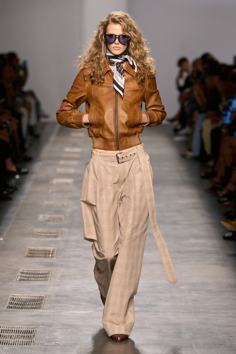 bomber-jacket-trendy-wiosna-lato-2025-Iceberg S26 001