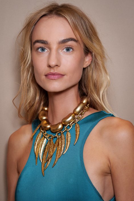 sad-blush-modny-makijaż-wiosna-2026-trendy-Zimmermann bks S26 030