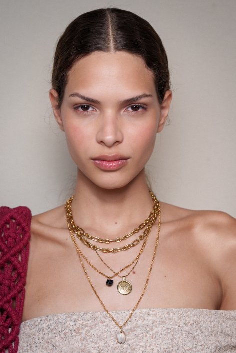 sad-blush-modny-makijaż-wiosna-2026-trendy-Balmain bks S26 056