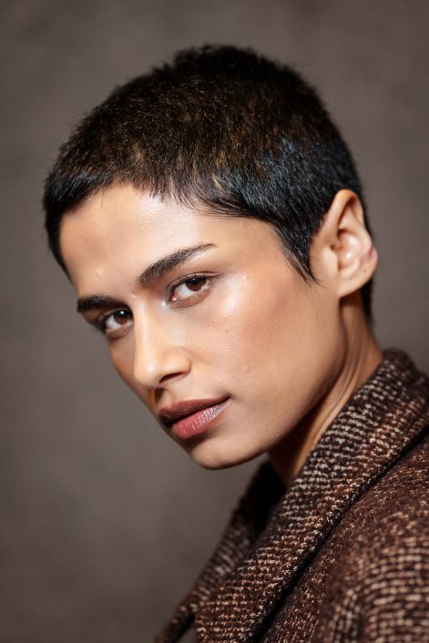 sad-blush-modny-makijaż-wiosna-2026-trendy-Esber bks S26 009