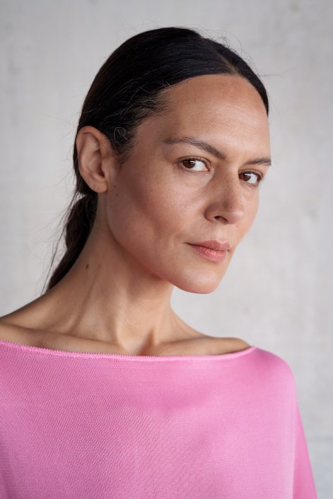 sad-blush-modny-makijaż-wiosna-2026-trendy-Tove bks S26 019